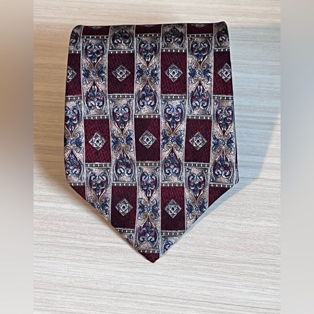 Johnny Carson Mens Silk Tie